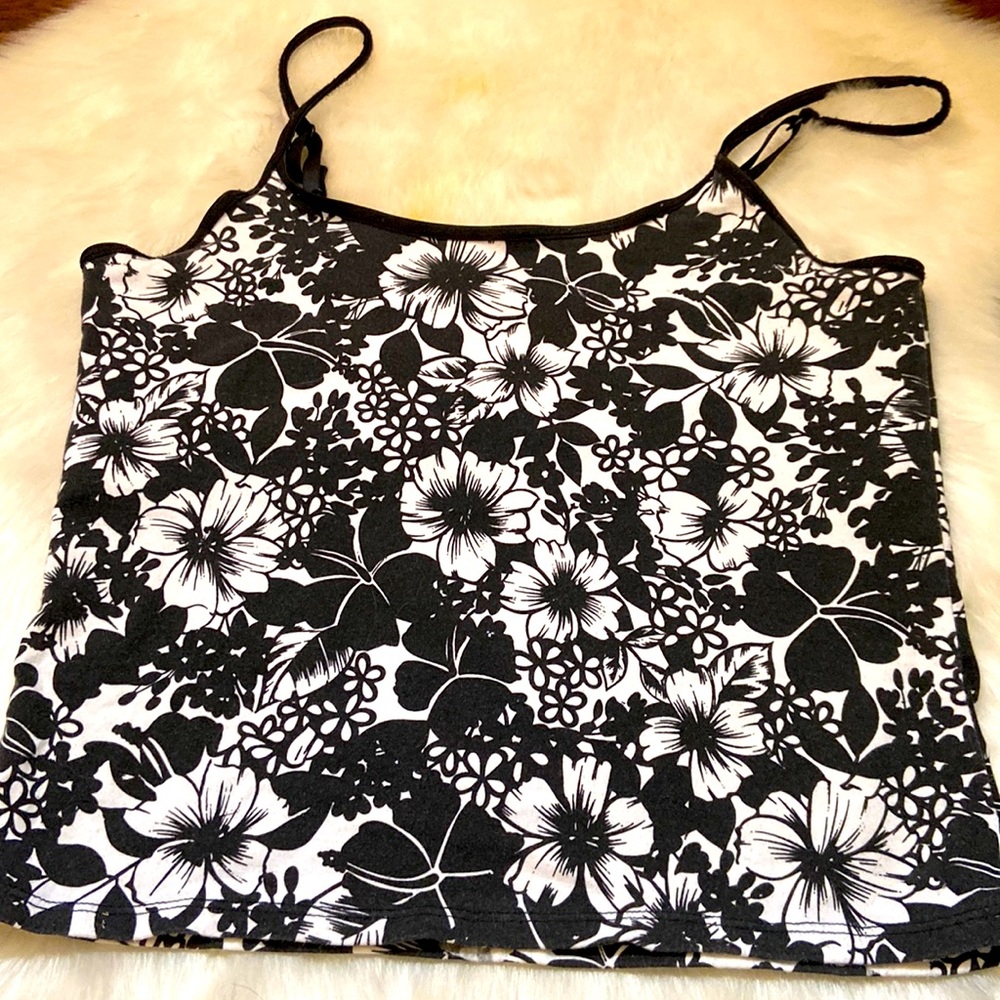 Black & white floral print tank top in size M